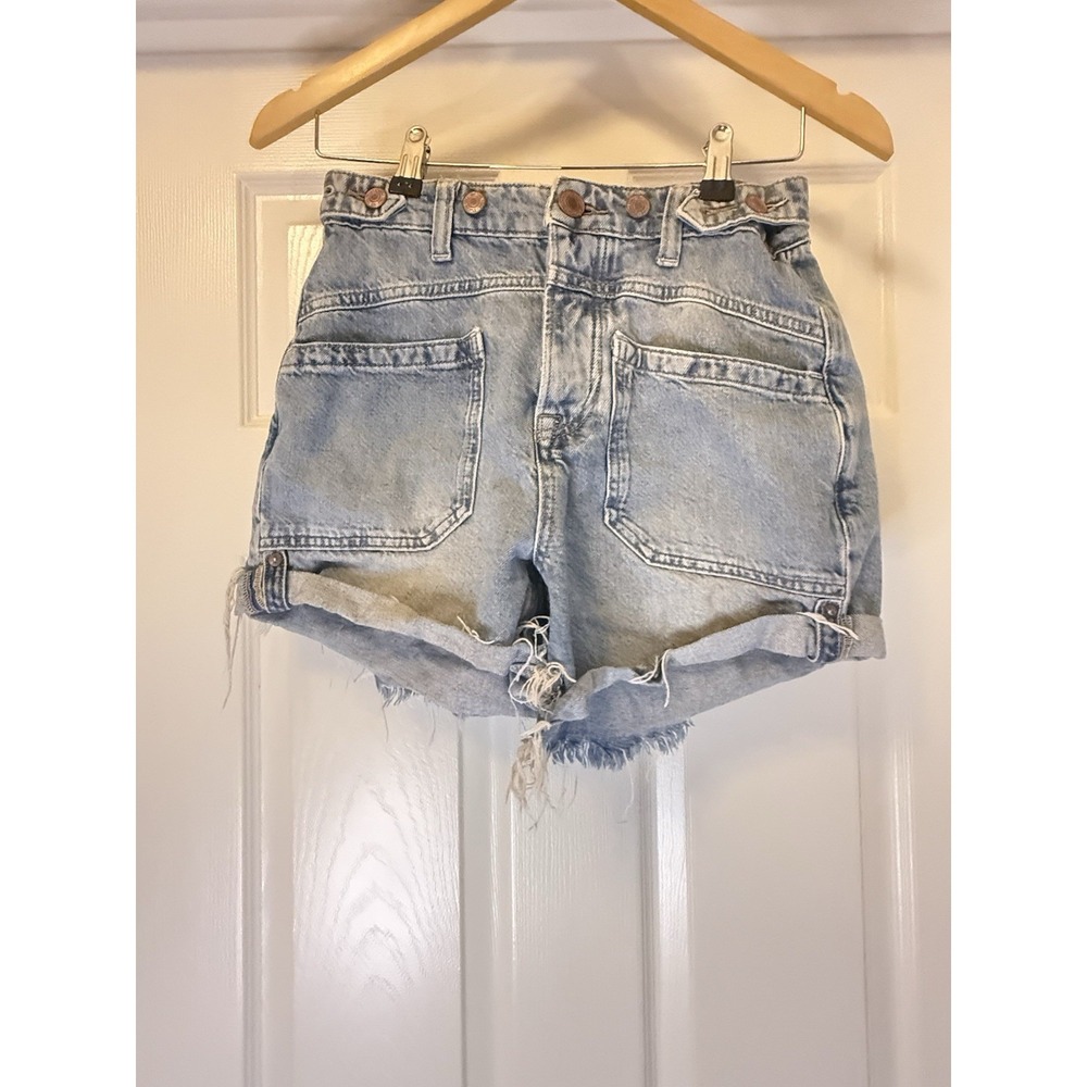 We The Free Shorts Womens 24 Light Blue Denim High Rise Raw Hem Patch Pocket